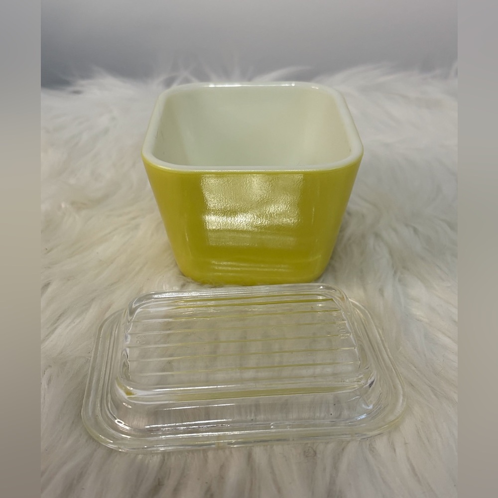 Antique Primary Yellow Glass Pyrex Storage Container - Picture 3 of 8